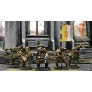   Quars War Crusader   Company Command Team (6 figures) Toys & Games