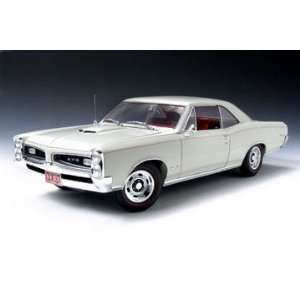  1966 Pontiac GTO Cameo Ivory/White 1/18 Highway 61 Toys 
