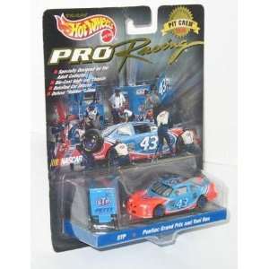 Hot Wheels Pro Racing Bobby Hamiliton 43 Pontiac Grand Prix and Tool 