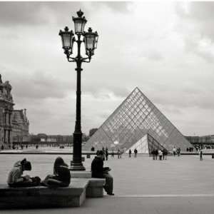  The Louvre Glass Pyramid Magnet