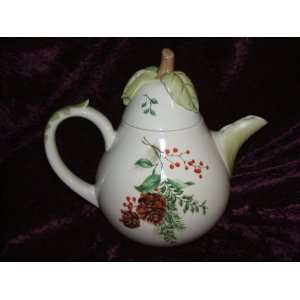   Williamsburg Boxwood and Pine Pear Teapot NEW in Box