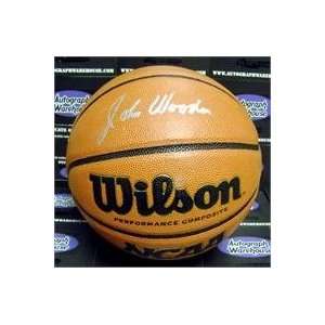   Wooden autographed Basketball (UCLA) 
