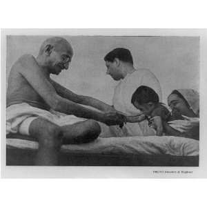   holding hand,small child,woman,man,leader,peace,India,1944 Home
