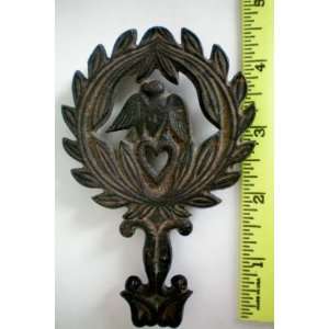  Iron Trivet    Eagle on Wreath    approx. 4.5 Everything 