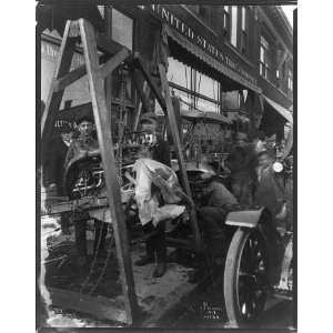   ,crashed in Minneapolis,Minnesota,MN,storefront,1919
