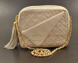 Vintage Chanel White lambskin leather Shoulder quilted pouch with 