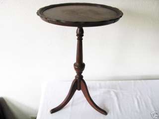 ANTIQUE VICTORIAN MAHOGANY SIDE PIE CRUST LAMP TABLE  