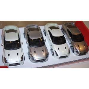  Maisto 1/24 Scale Diecast 2009 Nissan Gt r Box of 2 Colors 