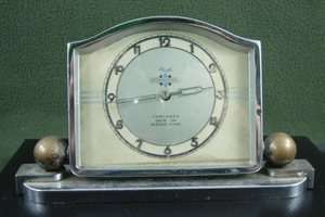 NICE 1940S INTERNATIONAL TRUCKS ADVERTISING IHC DESK CLOCK  