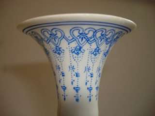 VINTAGE CHINESE PORCELAIN HAND PAINTED FLOWERS VASE  