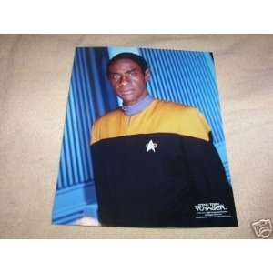  STAR TREK VOYAGER TIM RUSS (TUVOK) PHOTO 