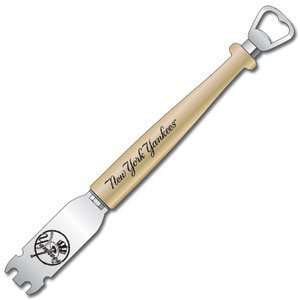 New York Yankees 3 in 1 Barbecue (BBQ) Tool   Scraper/Spatula/Bottle 