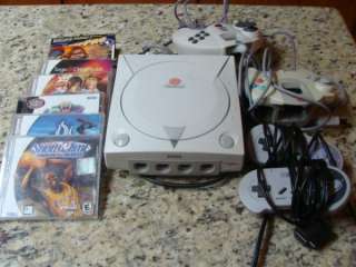 Sega Dreamcast, 4 controllers, 4 games, Web Browser and 2 Demo Disks 